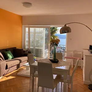 https://villa-kaki.in-istria.net